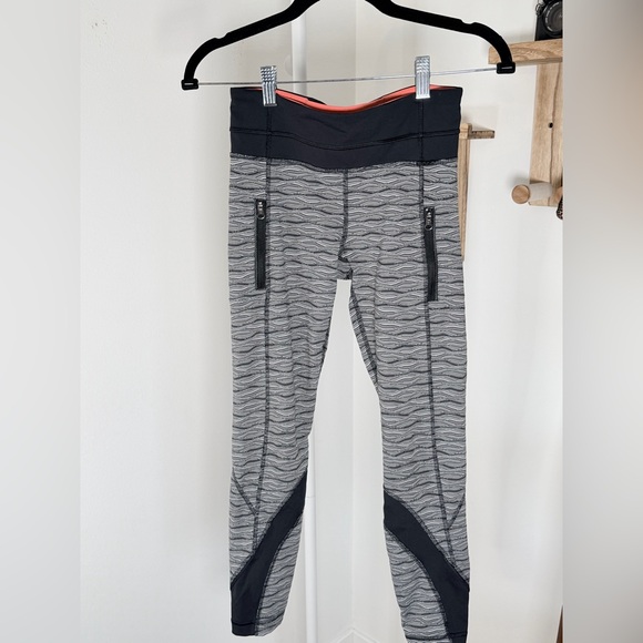 Lululemon Inspire II Tight Legging Black & White Size 4 Like New - Picture 3 of 9